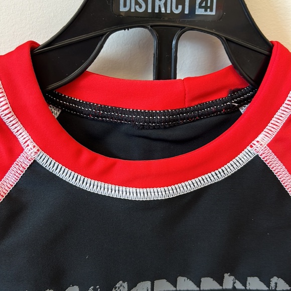 NWOT DISTRICT RASHGUARD SET - Picture 4 of 6